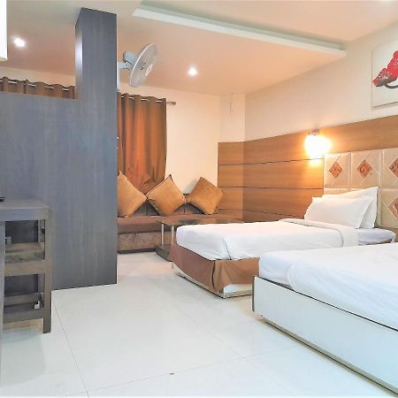 Cherrystay Kiran Inn Indaur Kültér fotó