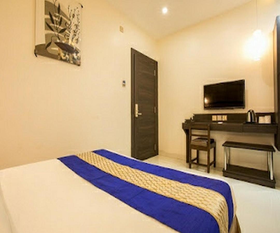 Cherrystay Kiran Inn Indaur Kültér fotó