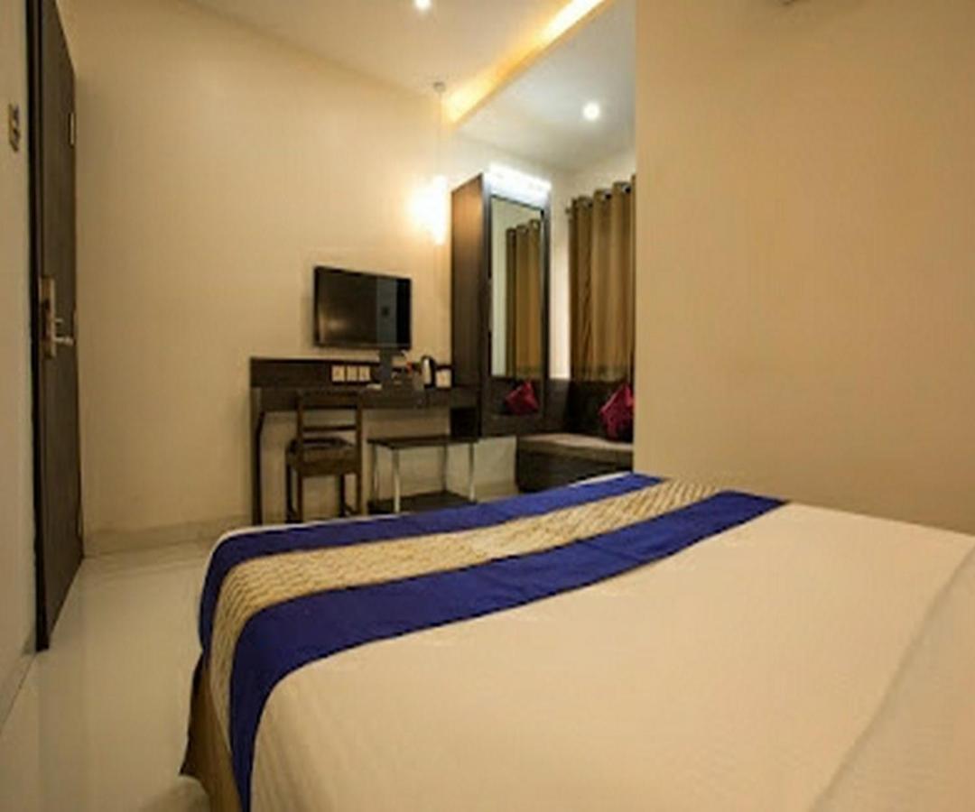 Cherrystay Kiran Inn Indaur Kültér fotó