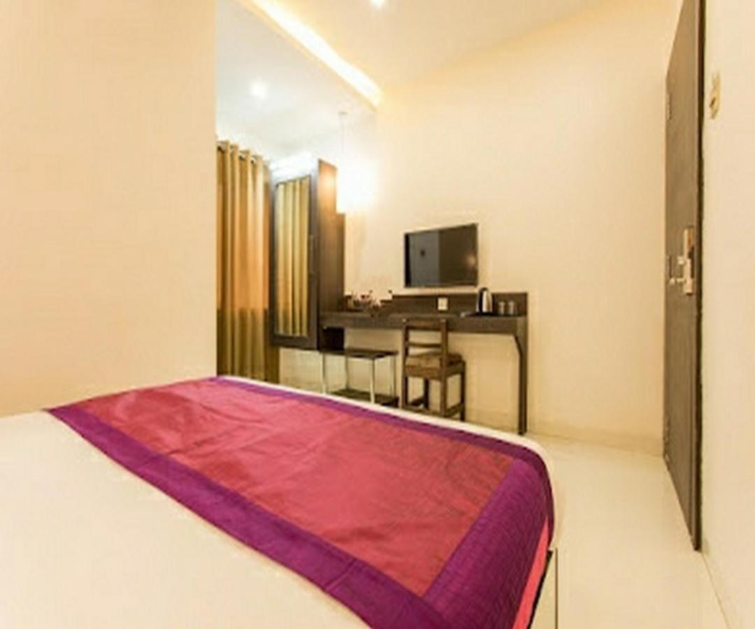 Cherrystay Kiran Inn Indaur Kültér fotó