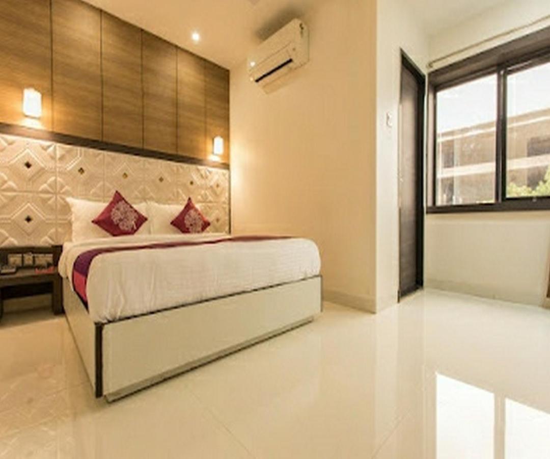 Cherrystay Kiran Inn Indaur Kültér fotó