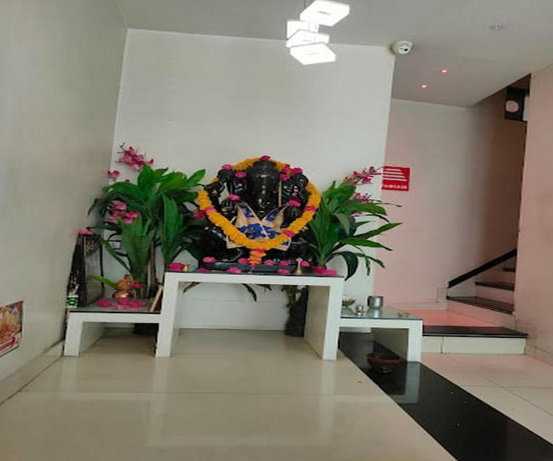 Cherrystay Kiran Inn Indaur Kültér fotó