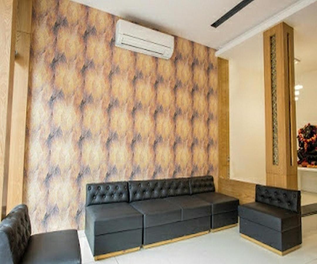 Cherrystay Kiran Inn Indaur Kültér fotó