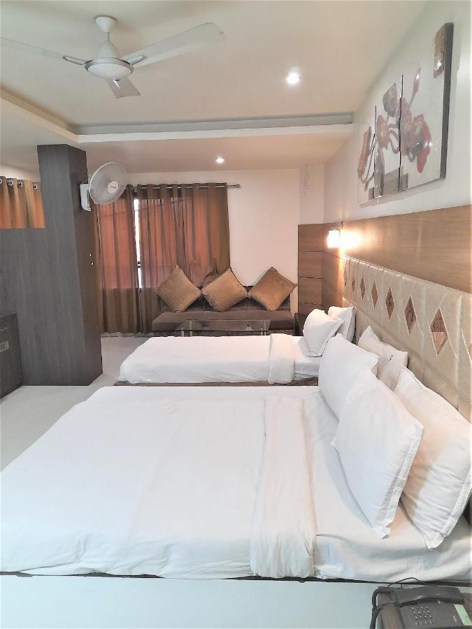 Cherrystay Kiran Inn Indaur Kültér fotó