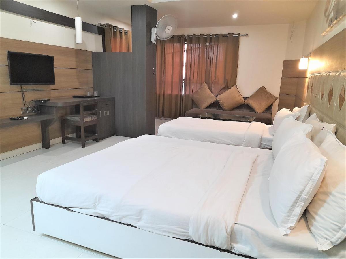 Cherrystay Kiran Inn Indaur Kültér fotó